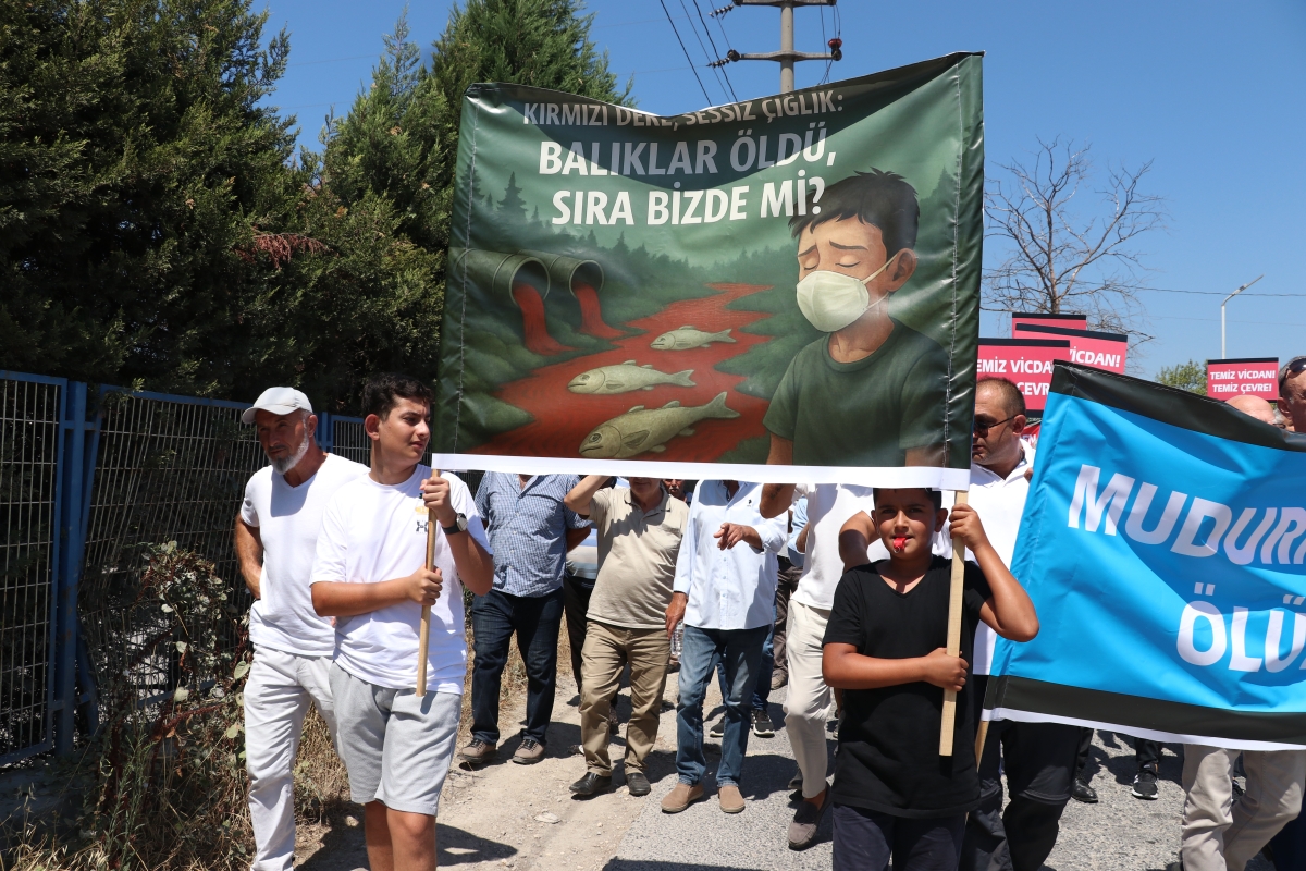Mudurnu Deresi'ni kirlettiği iddiasıyla protesto düzenledi