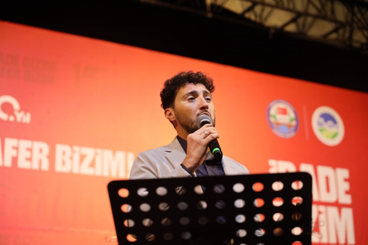 Sakaryalılar, hain darbe girişiminin 10'uncu yılında yine Demokrasi Meydanı'nda bir araya geldi.