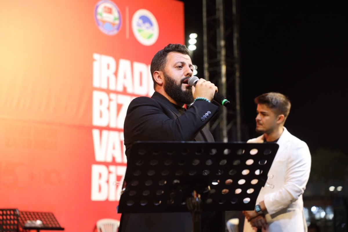 Sakaryalılar, hain darbe girişiminin 10'uncu yılında yine Demokrasi Meydanı'nda bir araya geldi.