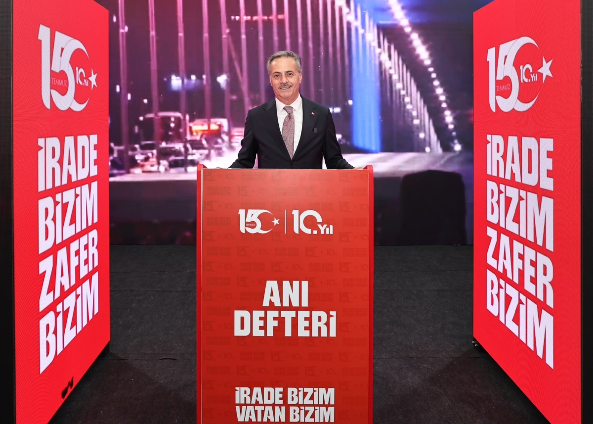 Sakaryalılar, hain darbe girişiminin 10'uncu yılında yine Demokrasi Meydanı'nda bir araya geldi.
