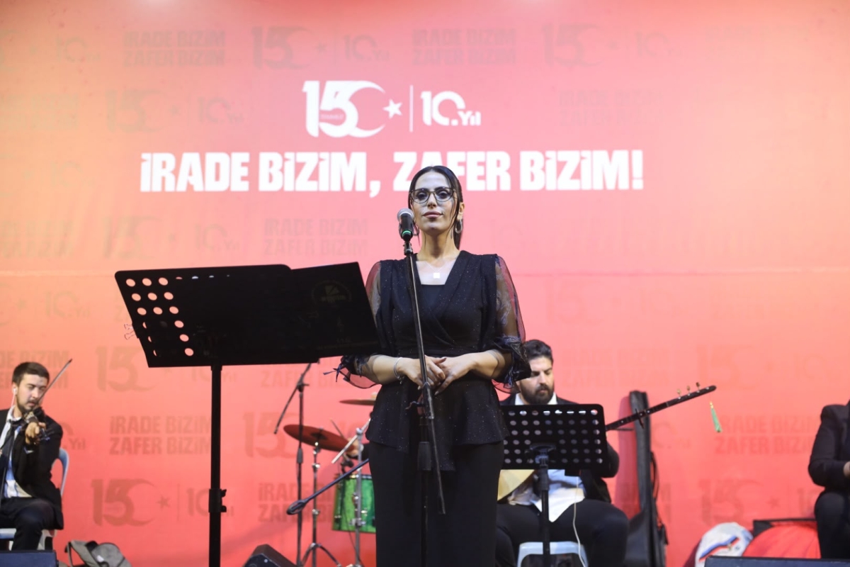 Sakaryalılar, hain darbe girişiminin 10'uncu yılında yine Demokrasi Meydanı'nda bir araya geldi.