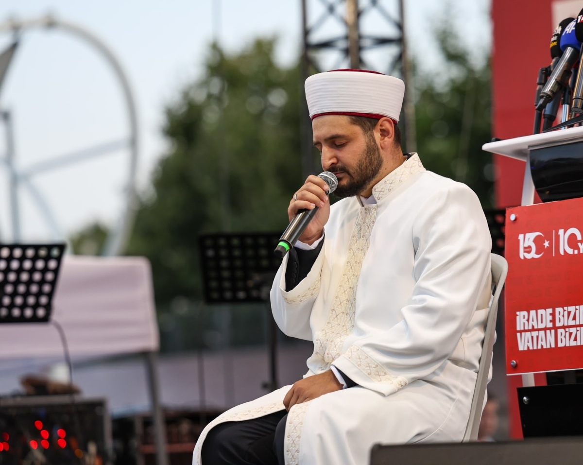 Sakaryalılar, hain darbe girişiminin 10'uncu yılında yine Demokrasi Meydanı'nda bir araya geldi.