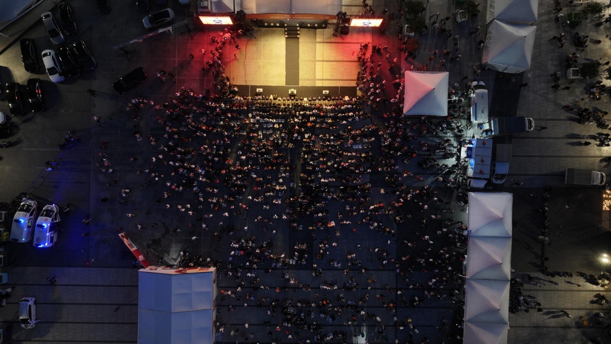 Sakaryalılar, hain darbe girişiminin 10'uncu yılında yine Demokrasi Meydanı'nda bir araya geldi.
