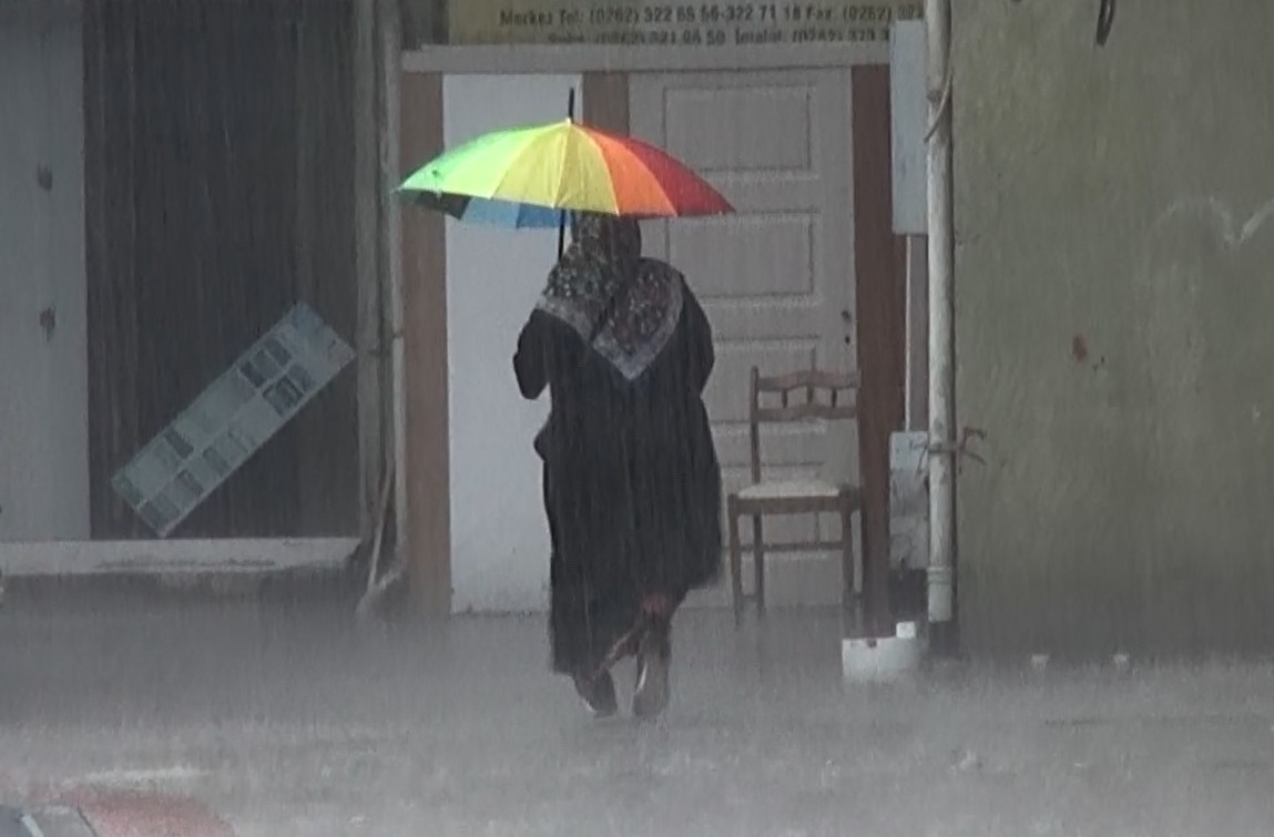 Sakarya çevresi için gök gürültülü sağanak uyarısı
