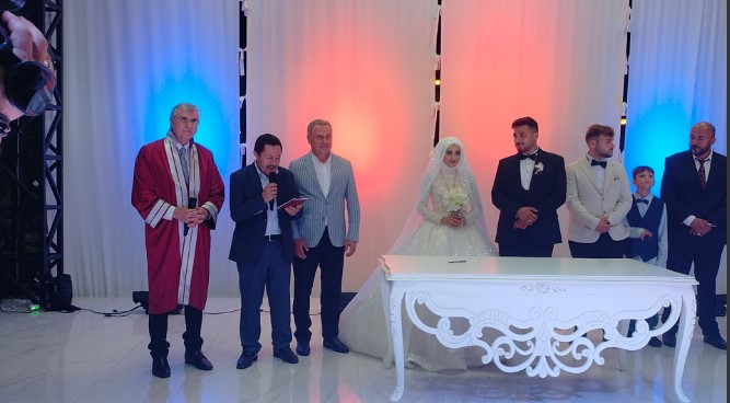 Nursima & Abdullah Ölmez çiftinden görkemli düğün..