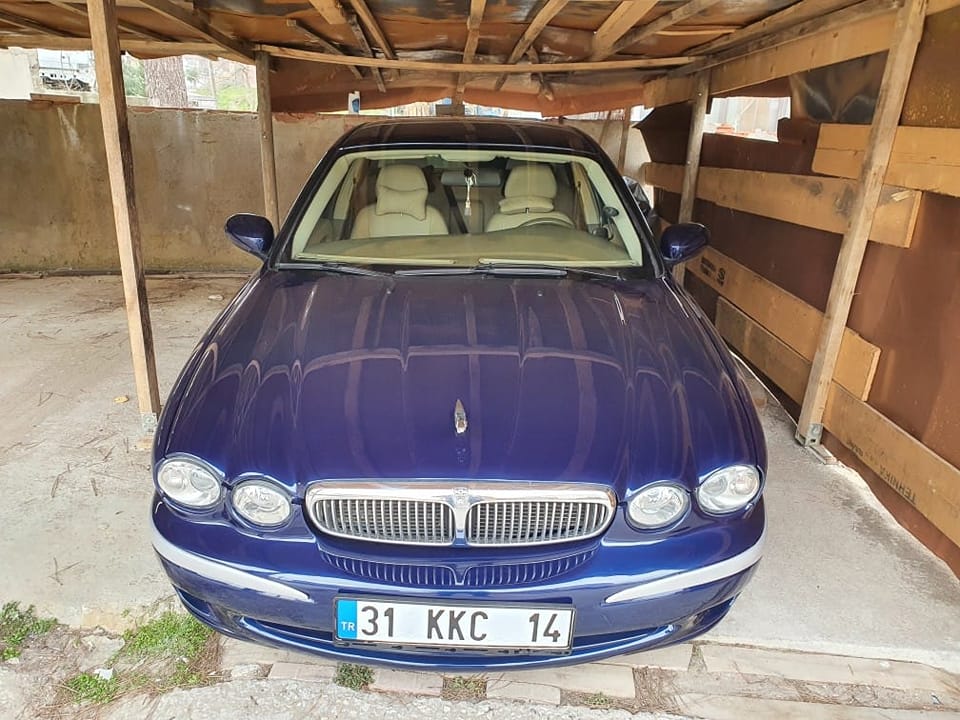 Yedek anahtarla aracı çaldılar