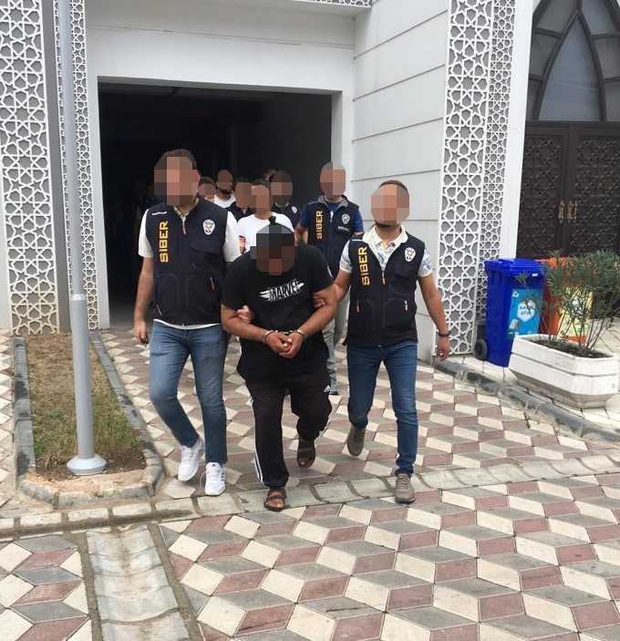 Sosyal medyada düşük kredi yalanıyla dolandırıcılık polise takıldı
