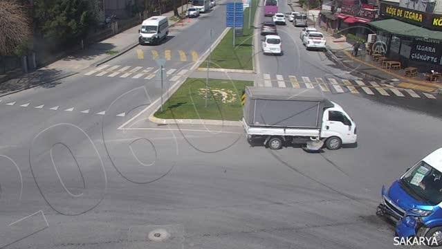 Sakarya'daki trafik kazaları KGYS kameralarına yansıdı