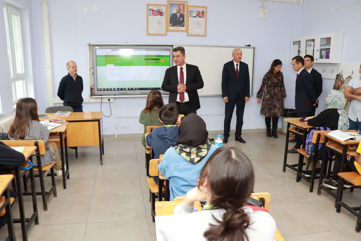 İl Milli Eğitim Müdürü Savaşçı'nın okul ziyaretleri sürüyor