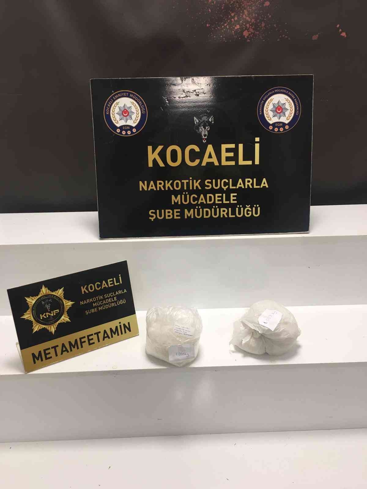 Durdurulan araçtan 2 kilo uyuşturucu çıktı
