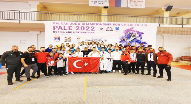 Sakarya Büyükşehir Belediyesporlu minik judoculardan Balkan Şampiyonası'nda başarı
