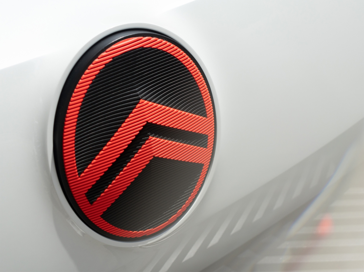 Citroen'in yeni logosu ilk kez konsept araçta kullanıldı