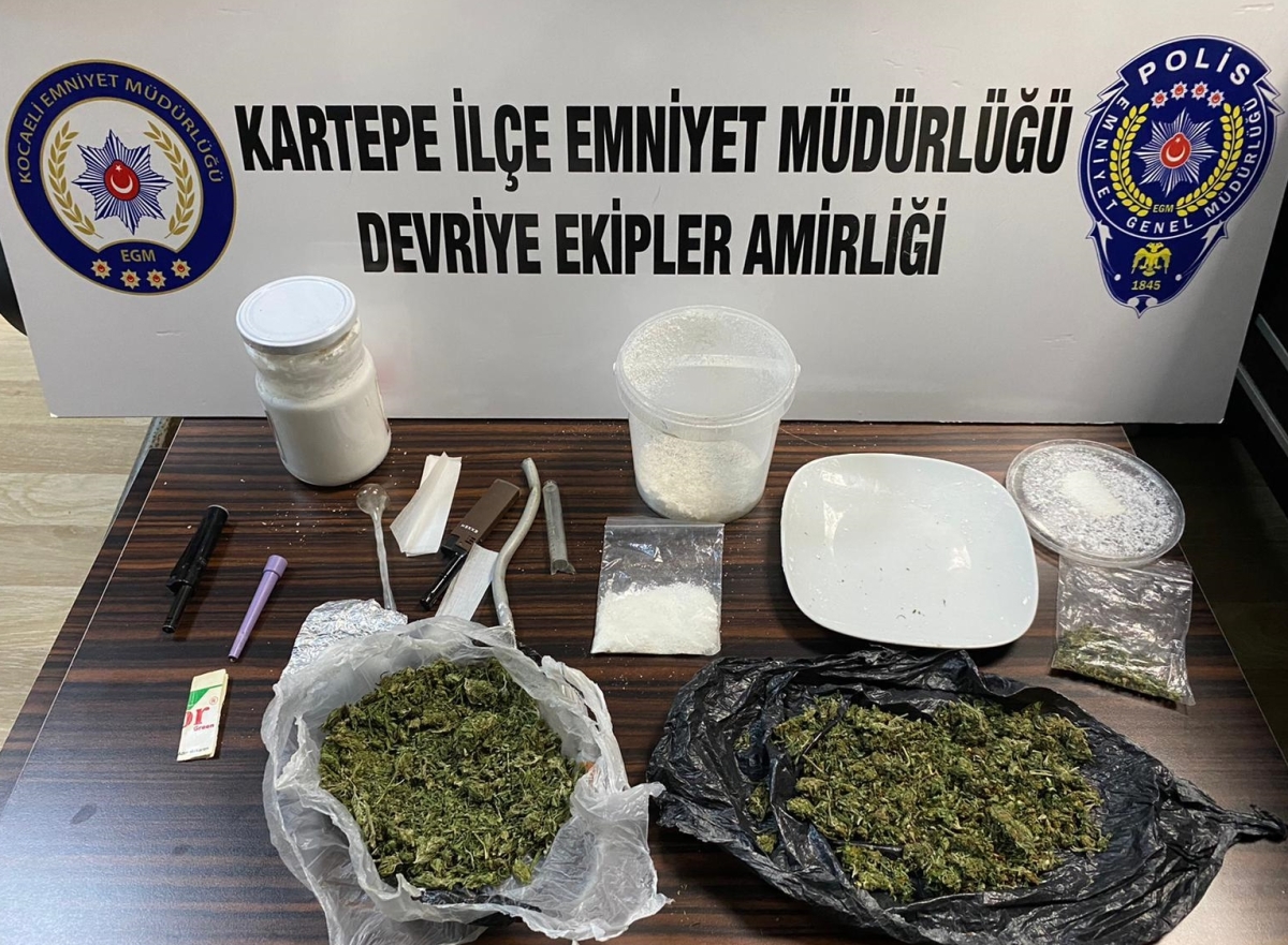Araçta 907 gram metamfetamin ele geçirildi