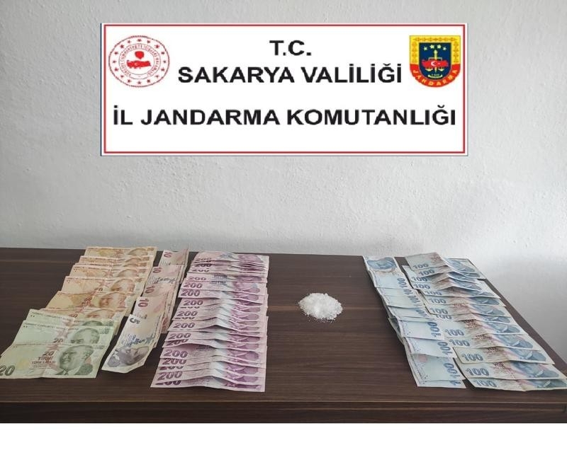 Uyuşturucu tacirlerine jandarma engeli: 2 gözaltı
