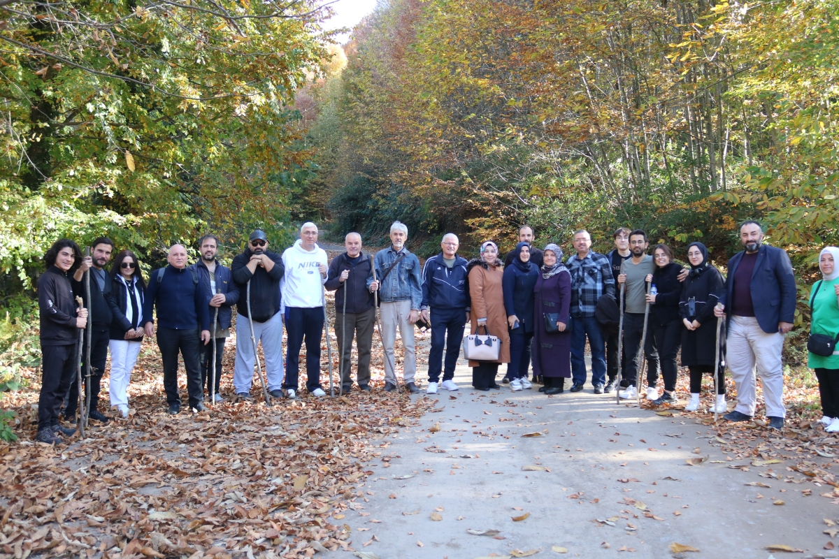 Sakarya'da gazeteciler doğa yürüyüşünde buluştu