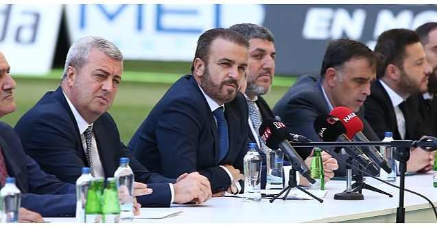 Sakaryaspor'da yönetim futbolcularla toplantı yaptı