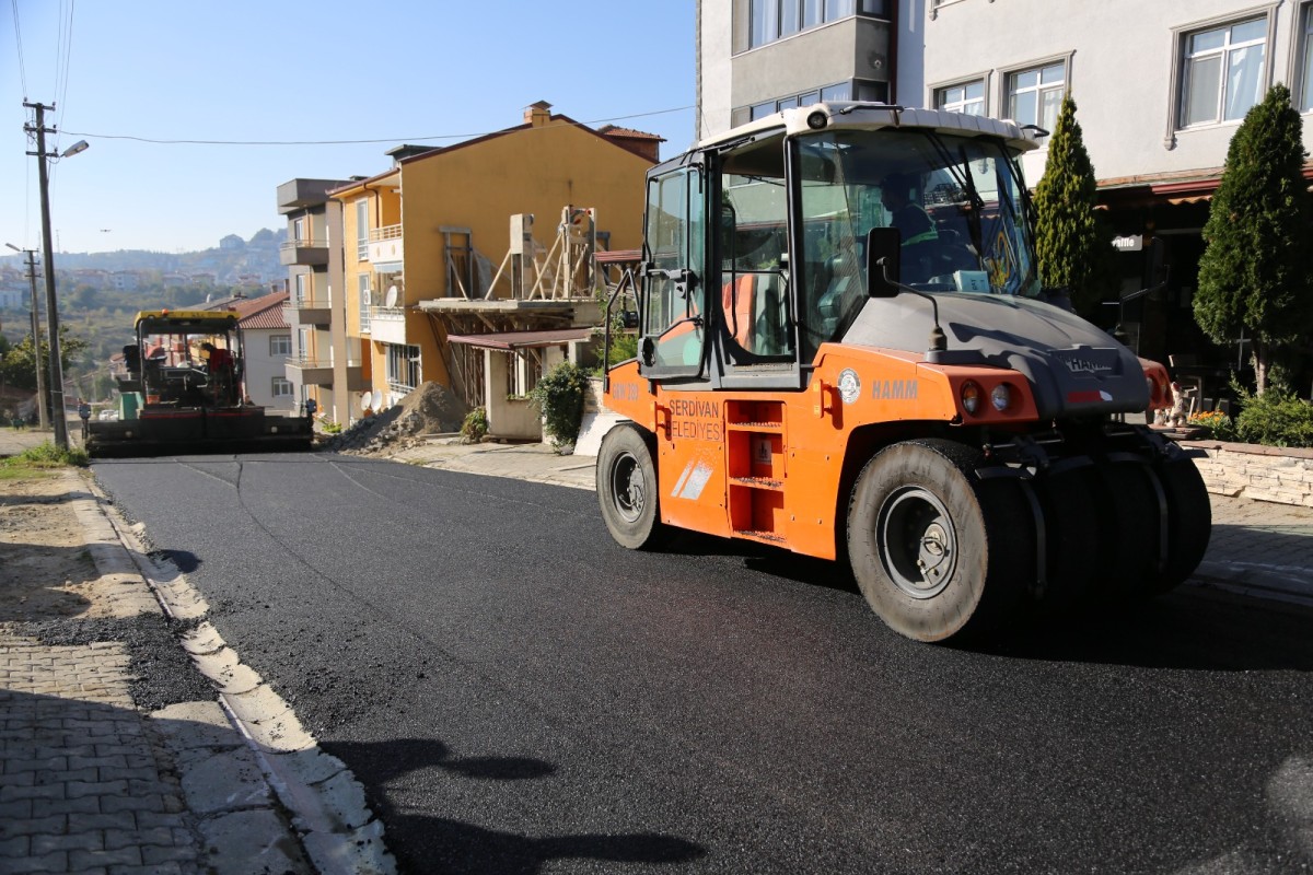 Serdivan Beşköprü’de 4 Sokak Daha Asfaltlandı