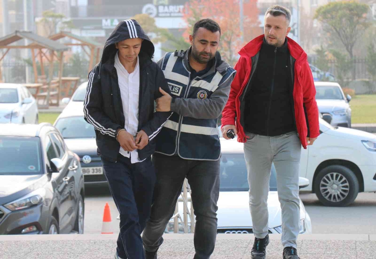 Girdiği evlerde uyuyan ve iş yerini soyan hırsız tutuklandı
