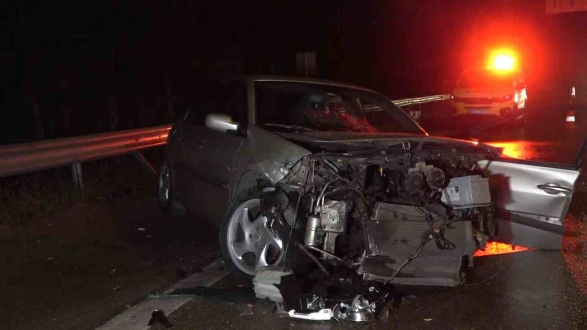 Tır otomobile arkadan çarptı: 1’i ağır 2 yaralı
