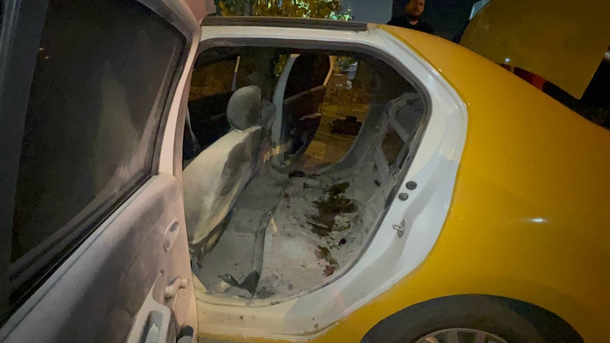 Seyir halindeki takside çıkan yangın söndürüldü