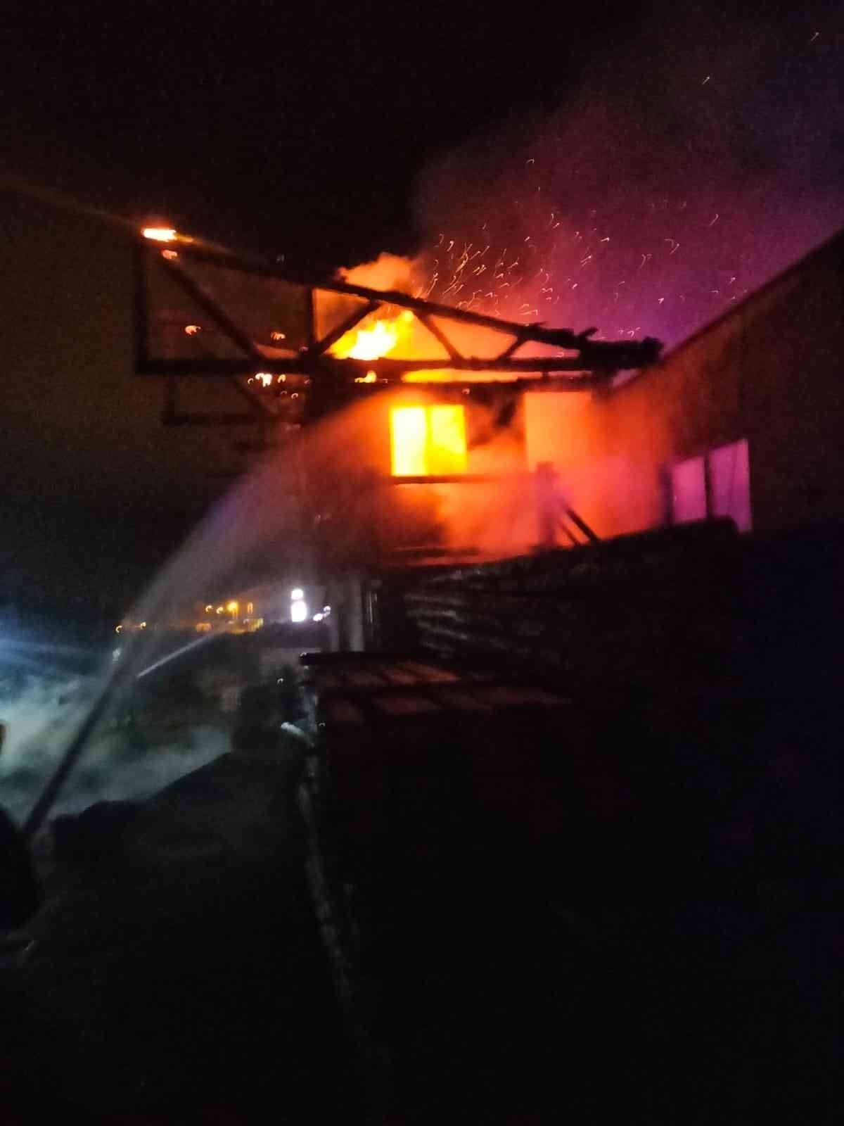 Kereste fabrikasında çıkan yangın korkuttu
