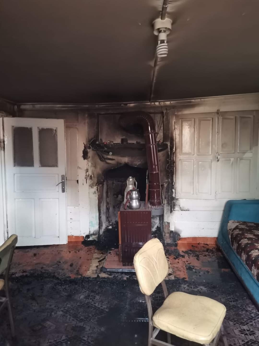 Sobada çıkan yangın iki katlı evi kül ediyordu
