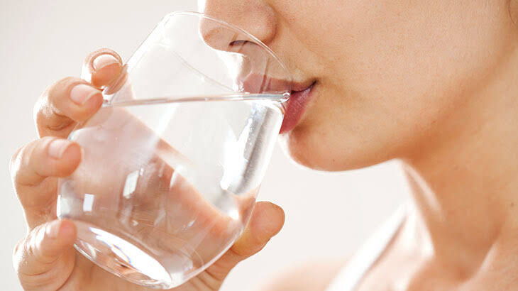 ″İhtiyaçtan fazla su tüketilmesi vücutta zarara yol açabilir″ uyarısı