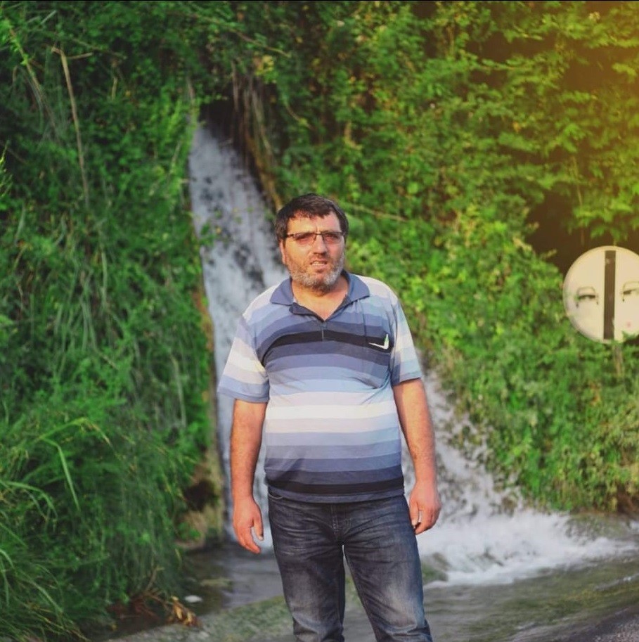 Otomobilin çarptığı kepçe operatörü öldü