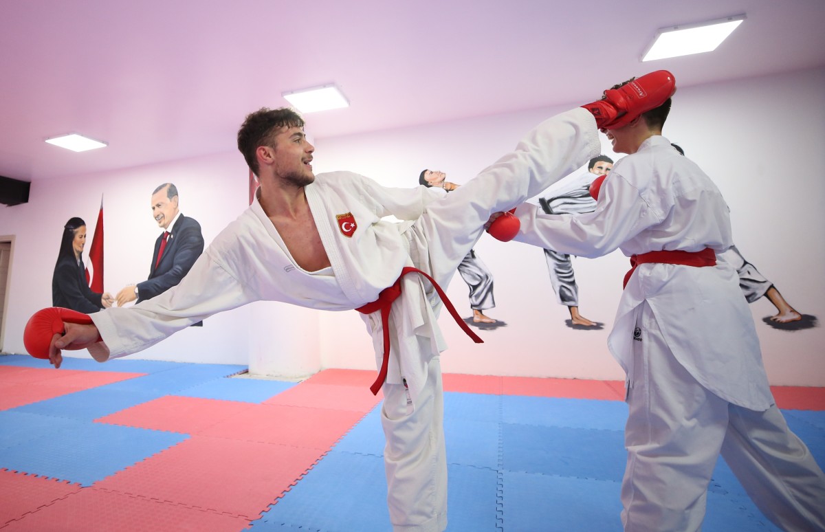 Dünya şampiyonu genç karateci 'Yusuf Eren Temizel' yeni başarılar istiyor