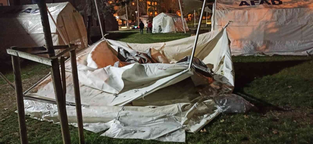 Düzce’de çadırları lodos vurdu
