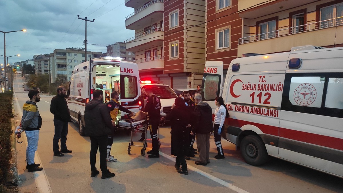 Evini ateşe veren kadını itfaiye kurtardı
