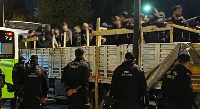 Dorseyi açan polis şoke oldu, 150 düzensiz göçmen çıktı
