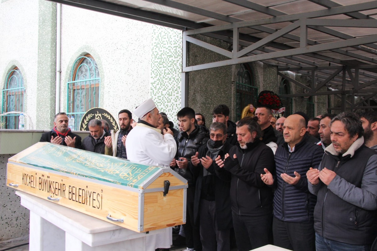 Sakarya'daki trafik kazasında ölen iş insanı Kocaeli'de son yolculuğuna uğurlandı