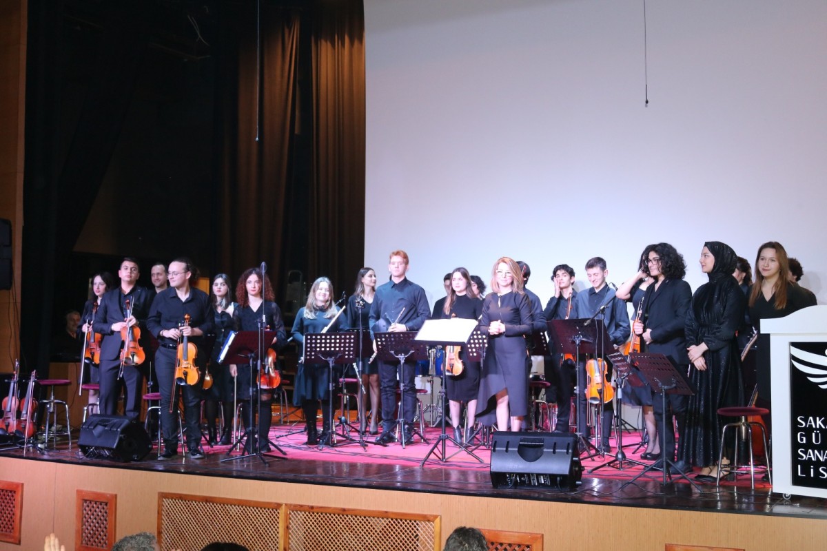 GÜZEL SANATLAR LİSESİNDEN MÜZİK ZİYAFETİ