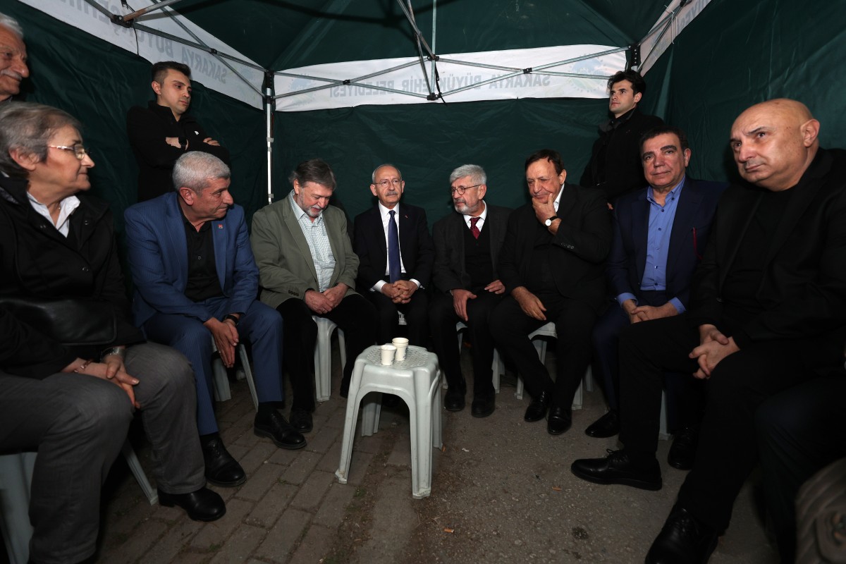 CHP Genel Başkanı Kılıçdaroğlu, Sakarya'da taziye ziyaretinde bulundu