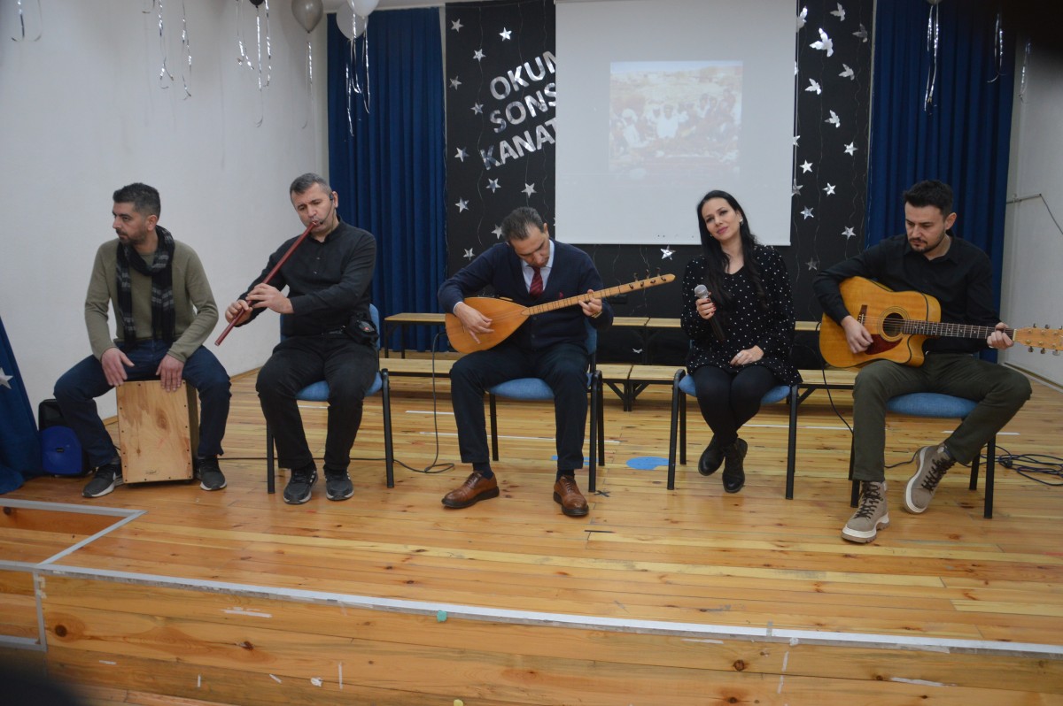 Sakarya'da müzik öğretmenleri ve öğrenciler Aşık Veysel'i türküleriyle anıyor