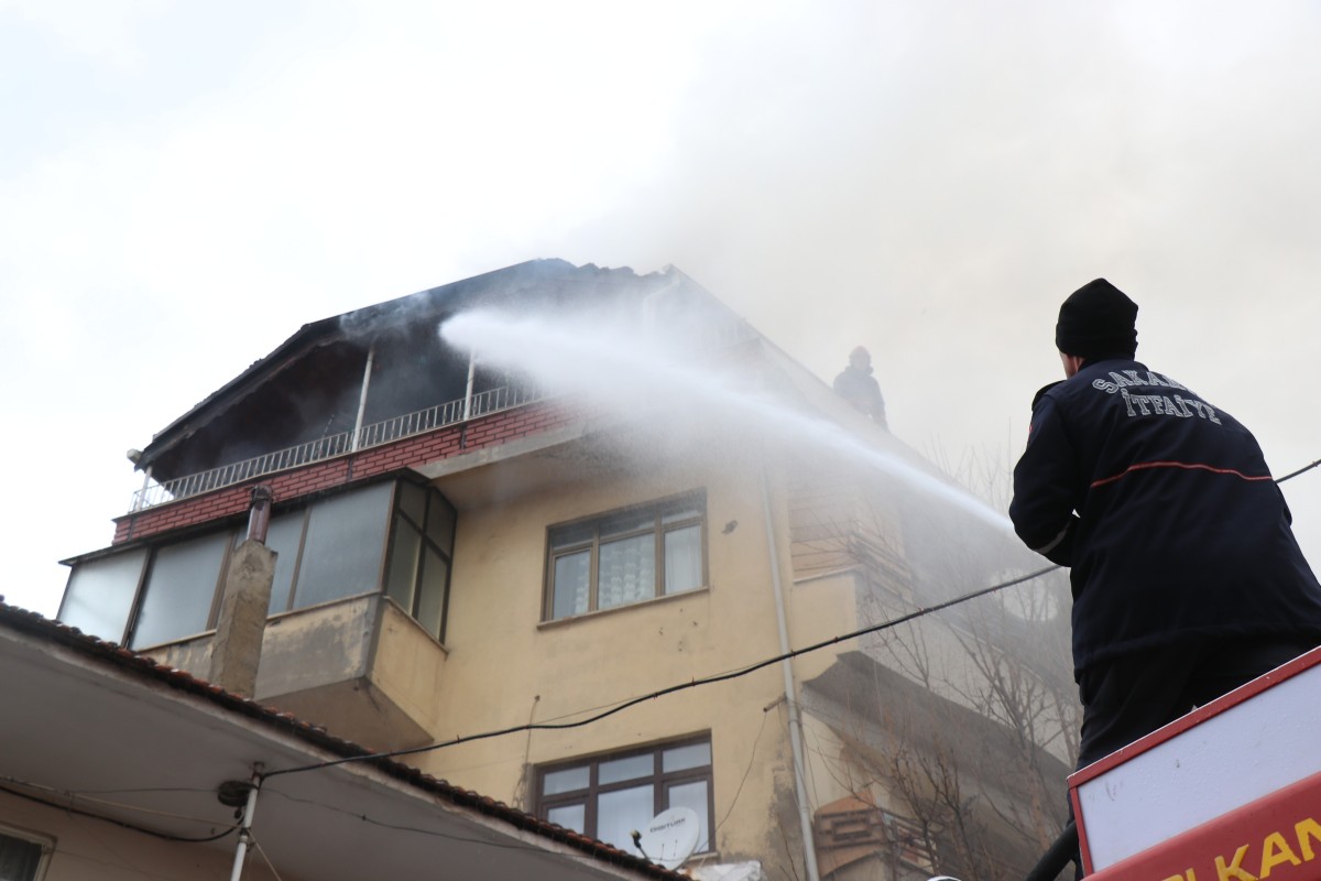 Sakarya’da mahalleliyi sokağa döken yangın: Ekipler seferber oldu
