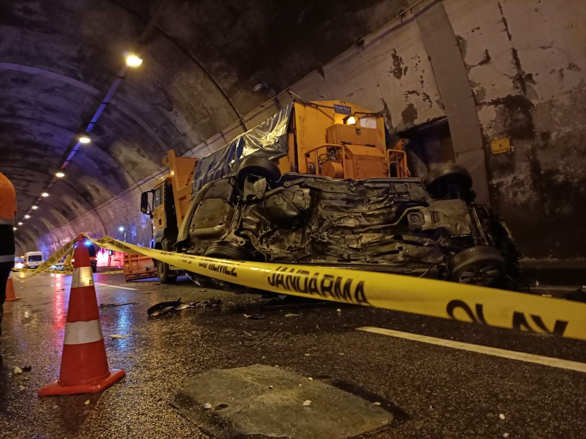 Bolu Dağı Tüneli’nde 1 kişinin öldüğü feci kaza kamerada
