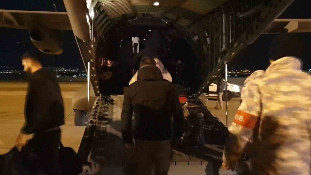 MSB, Kahramanmaraş’taki depremzedelerin Ankara’ya tahliyesini sağladı
