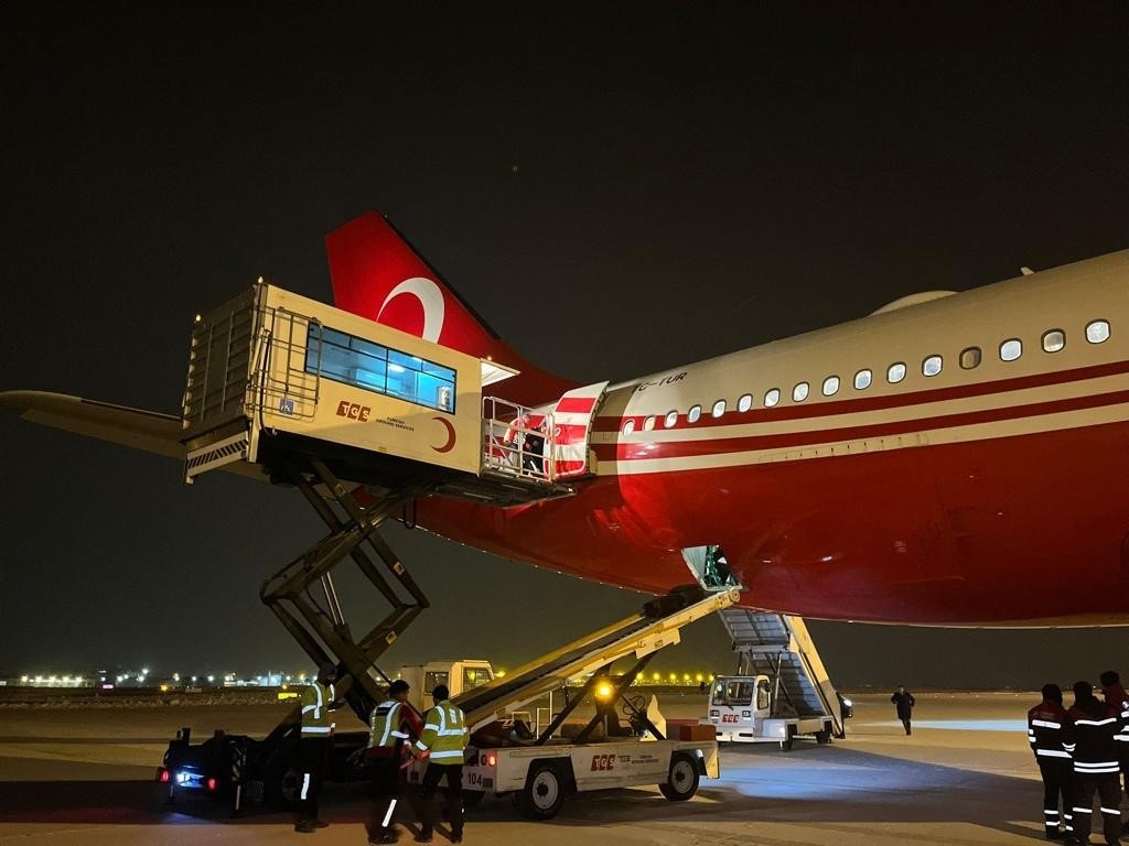 Adana’dan 60 yaralı Cumhurbaşkanlığı uçağı ile Ankara’ya getirildi
