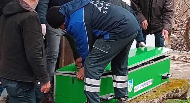 57 yaşındaki İlhan Sezer evinde ölü bulundu.
