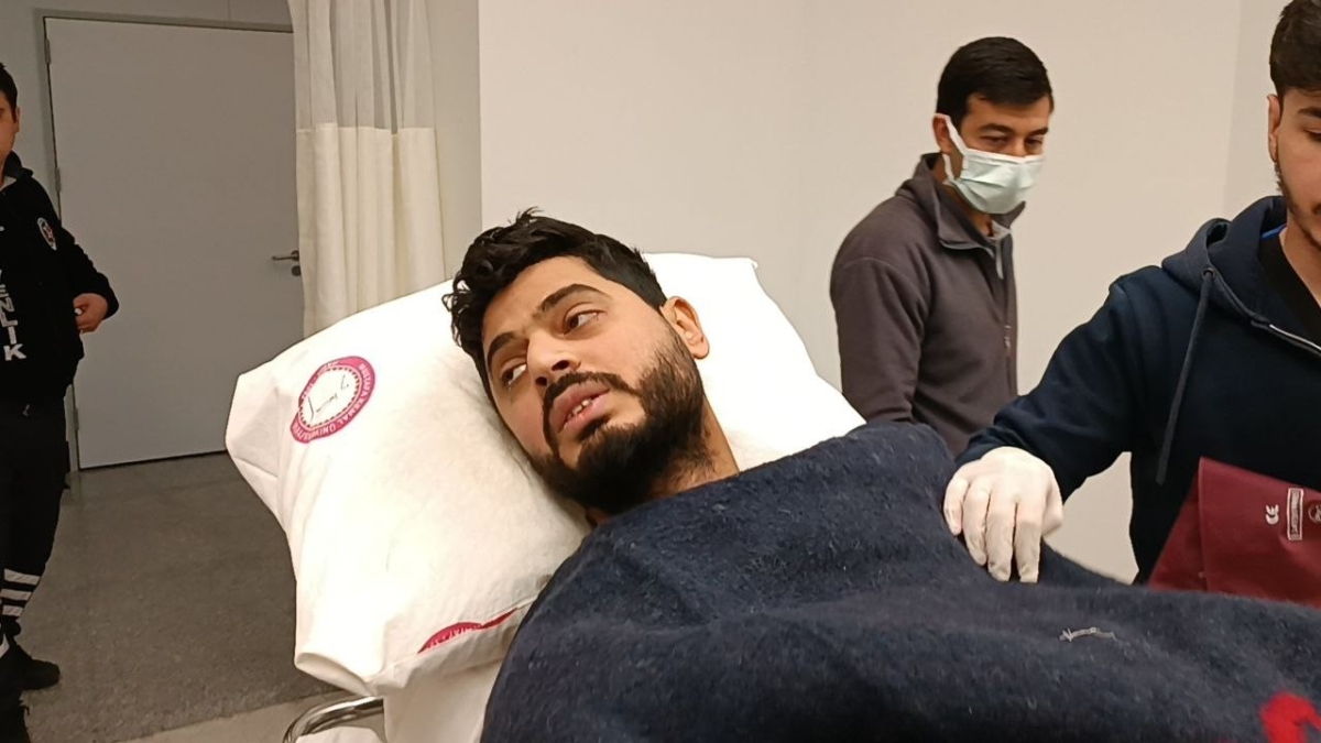 Enkazdan 261 saat sonra çıkarılan Mustafa Avcı tedavi altına alındı.

