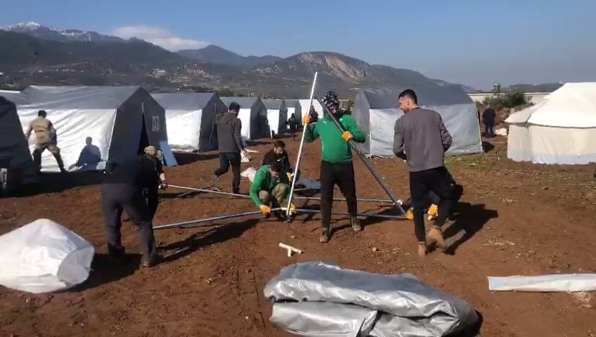 Sakaryaspor Kulübü 100 adet çadır kurdu
