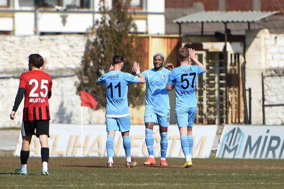 Manisa FK, hazırlık maçında Turgutluspor’u 3-2 mağlup etti
