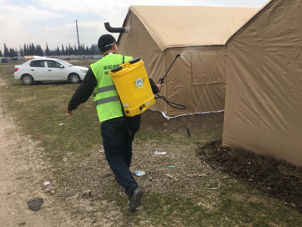 Akyazı Belediyesi deprem bölgesinde çalışmalarına devam ediyor
