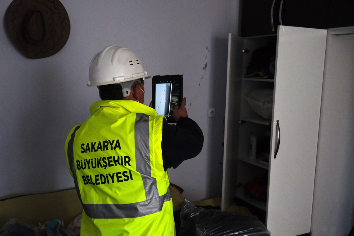 Sakarya Büyükşehir’den hasar tespiti çalışmalarına destek