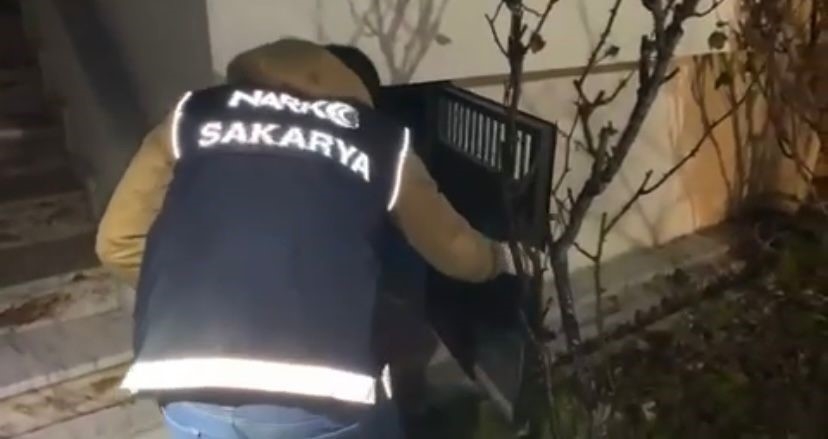 Sakarya’da 82 kilogram uyuşturucu yakalandı: 3 tutuklama
