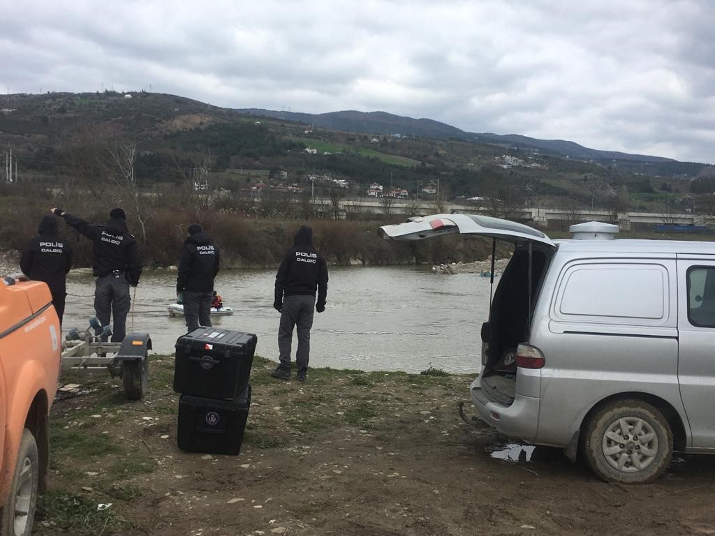 61 yaşındaki Mithat Ertürk Sakarya Nehrinde aranıyor
