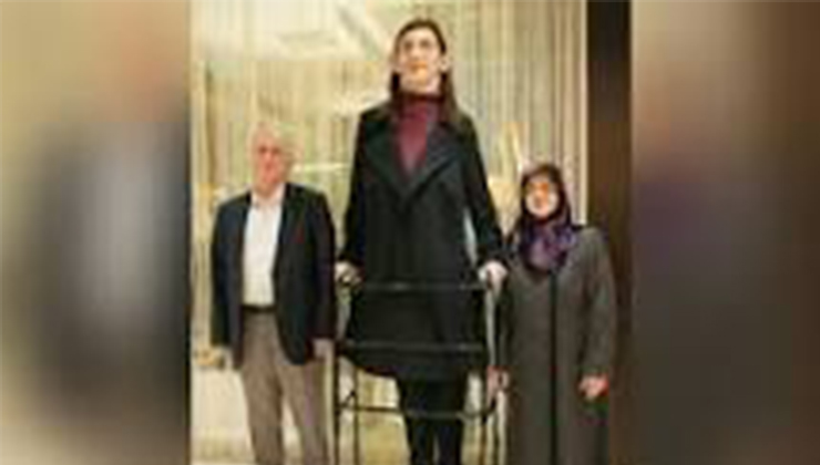 ″Dünyanın en uzun boylu kadını'' Rumeysa Gelgi, THY seferiyle ABD'den döndü