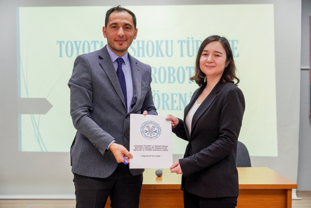 Toyota Boshoku Türkiye, meslek lisesine endüstriyel robot bağışladı